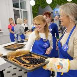 «Вкус заботы»: В Едином центре поддержки в честь Дня матери испекли сладкие пироги