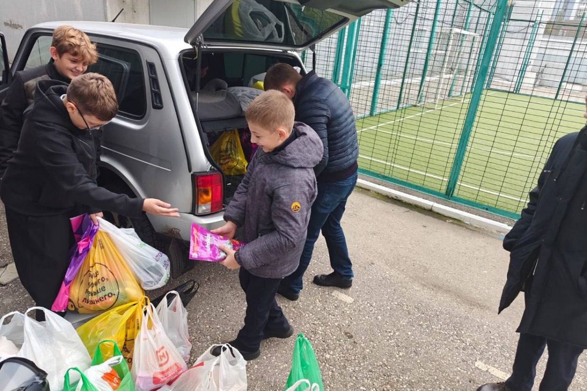 Активисты Октябрьского района присоединились к благотворительной акции помощи бездомным животным