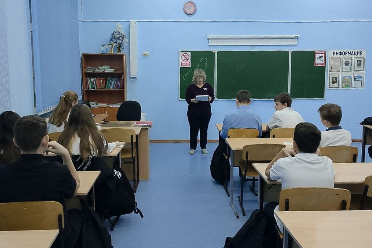 Сотрудники Центра занятости рассказали школьникам о трудоустройстве несовершеннолетних