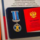 Игорь Артамонов наградил юного героя из Добринского района, предотвратившего пожар