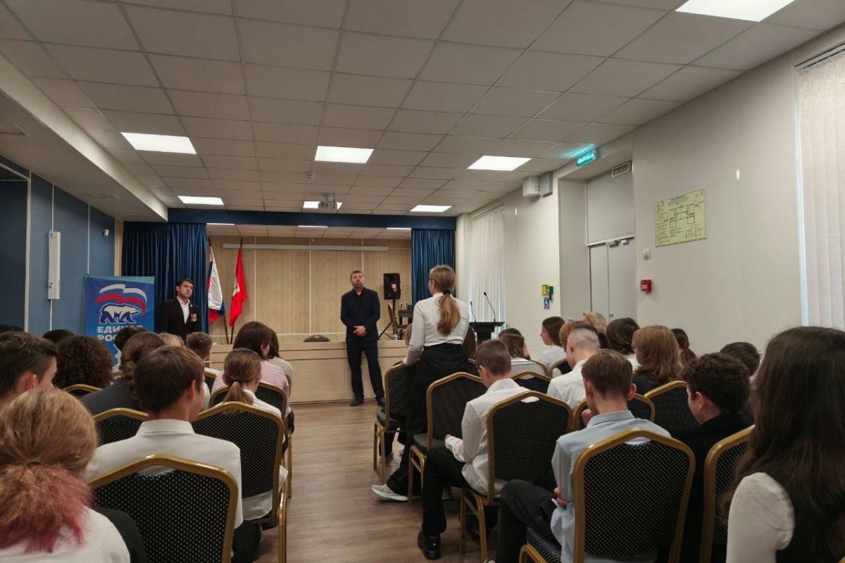 По инициативе «Единой России» ветераны СВО поделились опытом со школьниками Севастополя