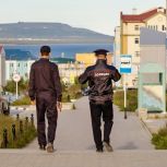 Владислав Кузнецов поздравил сотрудников и ветеранов службы участковых уполномоченных полиции с профессиональным праздником