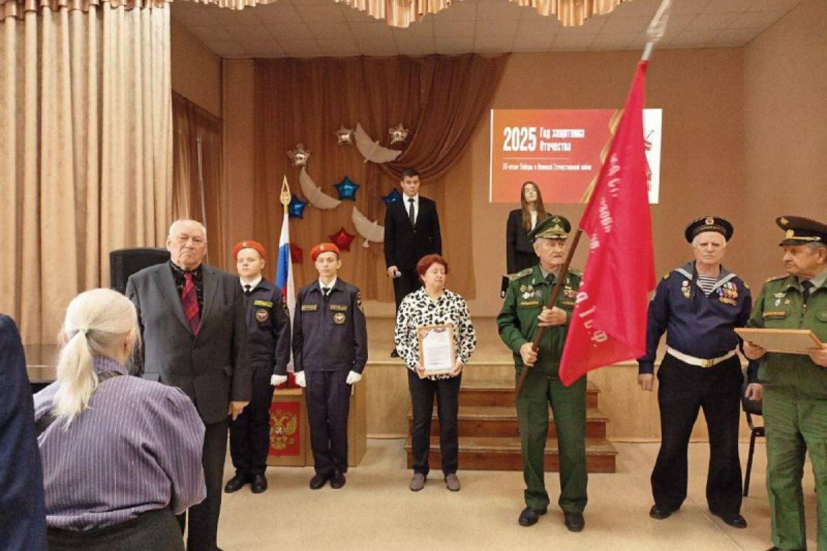 В школе № 95 Октябрьского района состоялась передача копии Знамени Победы