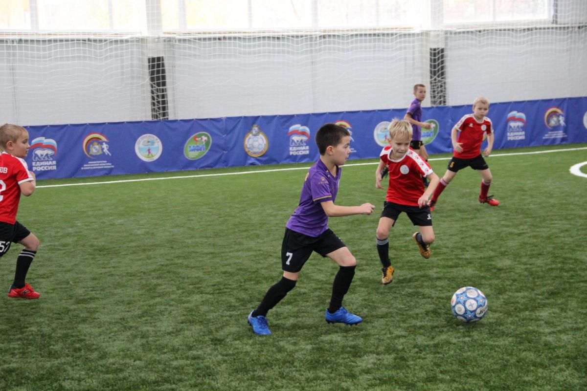 «Единая Россия» провела турниры по футболу и самбо в Курске