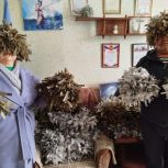 Волонтеры изготавливают для участников СВО маскировочные нашлемники