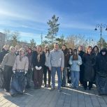 Депутат городского Совета и студенты колледжа провели субботник