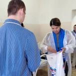 Активисты «Единой России» поздравили с наступающим Днём народного единства бойцов СВО в госпитале Читы