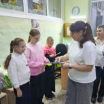 Акция от «Единой России» «Засветись»: в школе Магнитки напомнили о безопасности на дорогах