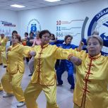 В штабе общественной поддержки «Единой России» в Чите проводят занятия китайской гимнастикой для пенсионеров