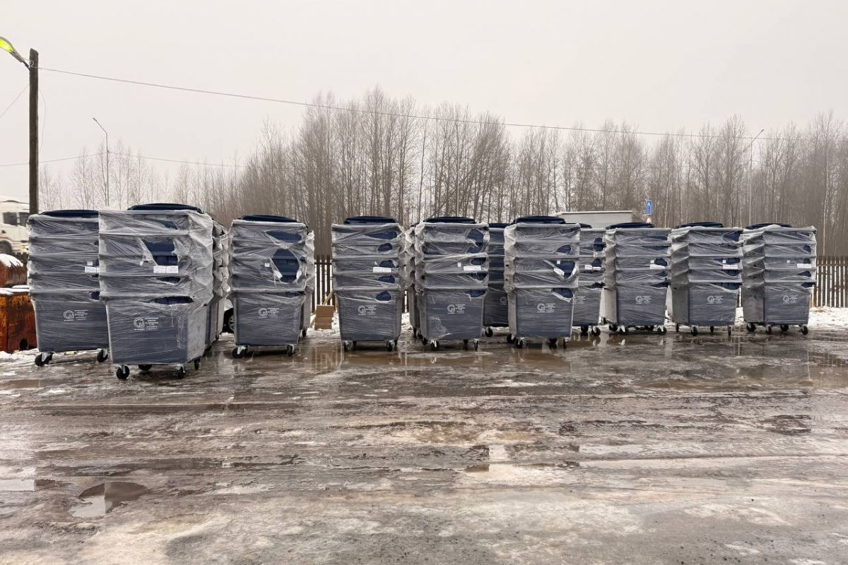 В Кировской области продолжается обновление контейнеров для сбора мусора