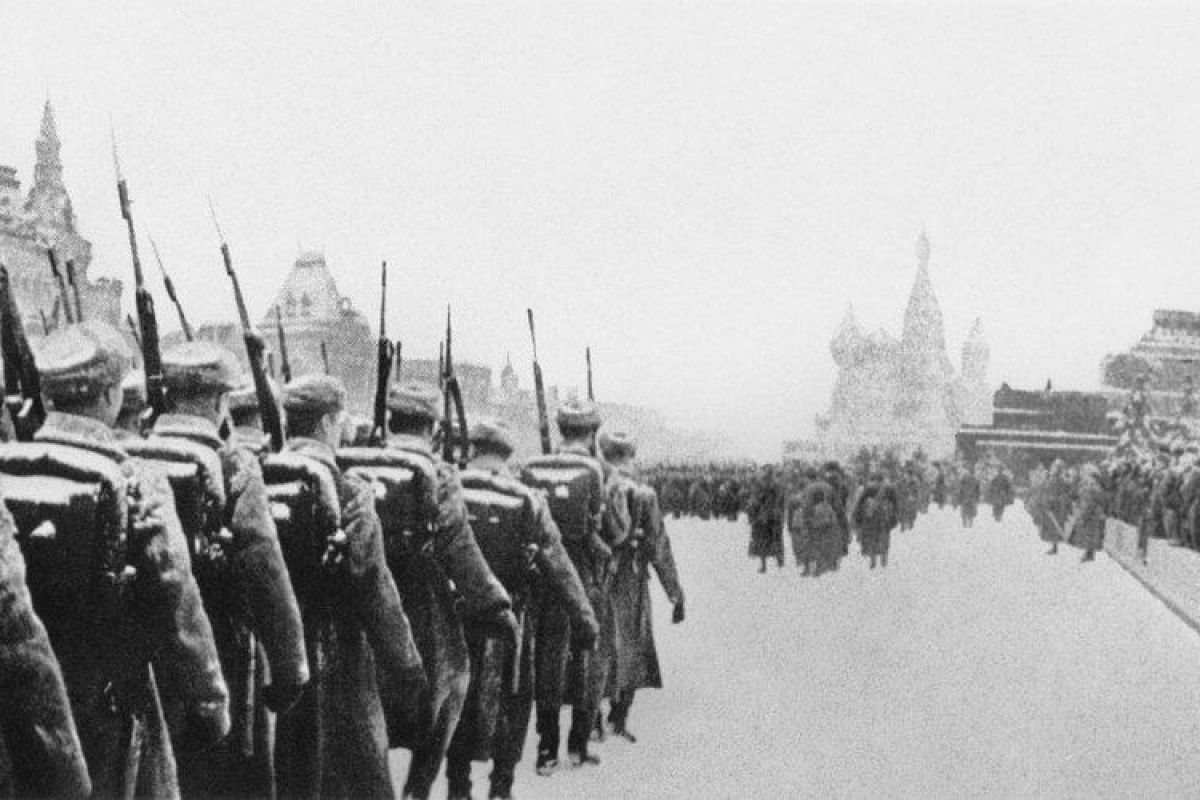 Максим Руднев: Сегодня мы вспоминаем военный парад 1941 года как момент высочайшего мужества