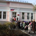 В Стаханове (ЛНР) по народной программе «Единой России» обновили детскую школу искусств