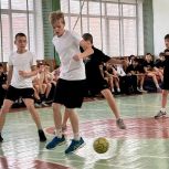 В рамках партпроекта «Детский спорт» в Иркутской школе № 30 состоялся турнир по мини-футболу
