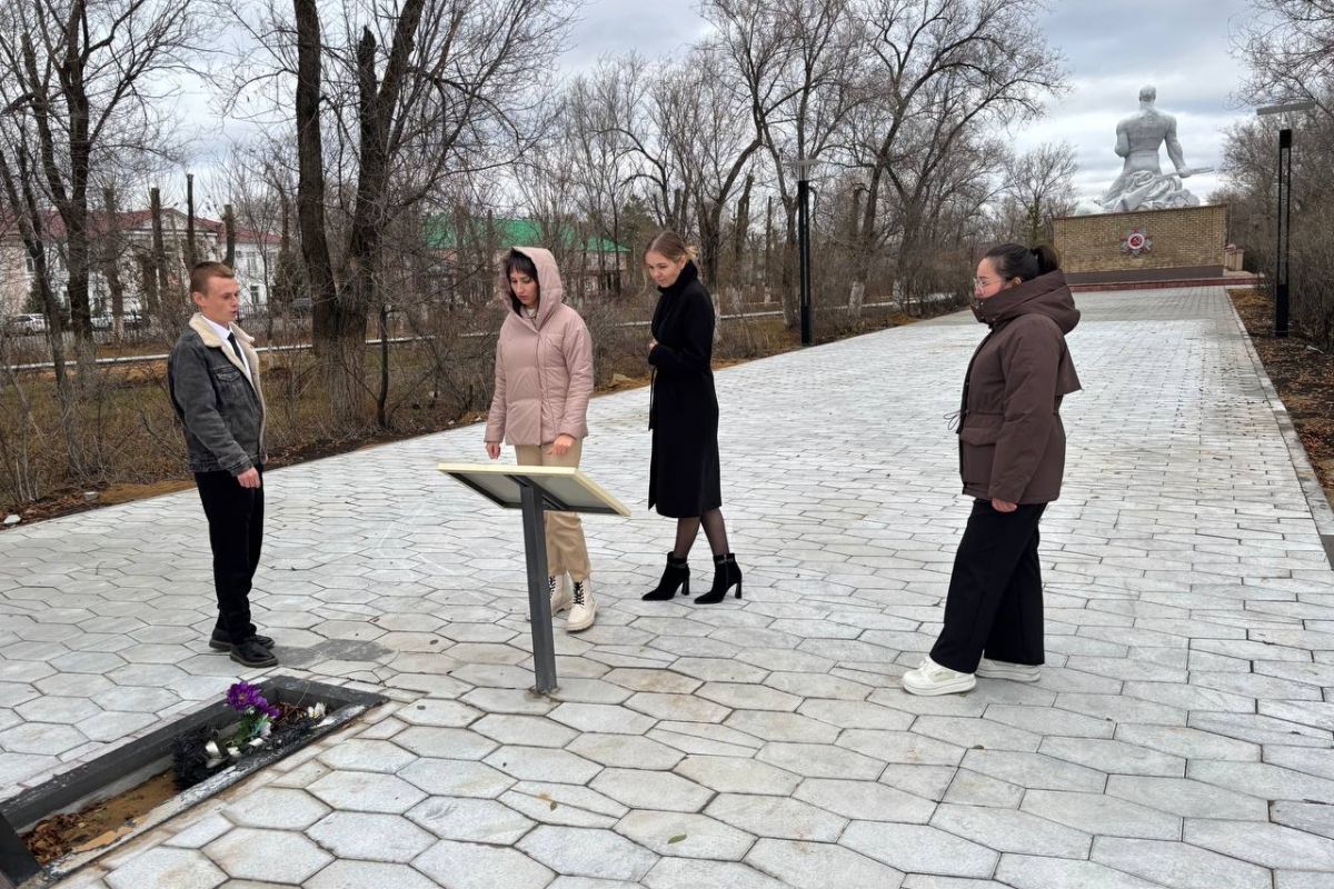 Партийцы Соль-Илецка проверили благоустройство сквера по улице Карла Маркса