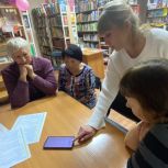 «Сделали жизнь проще и удобнее»: шкотовских пенсионеров научили пользоваться мобильными госуслугами