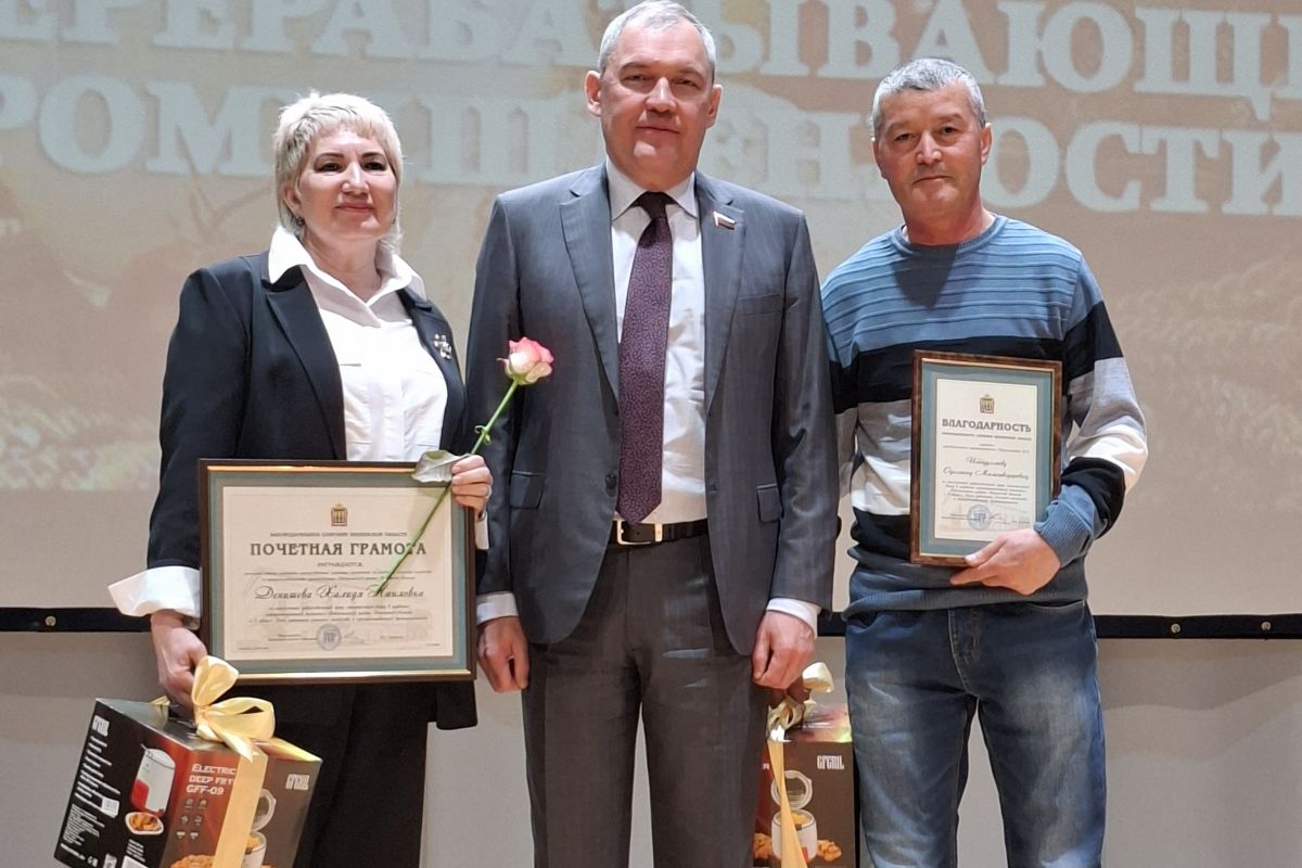 «Единая Россия» поздравила работников сельского хозяйства Неверкинского района