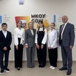 Школы, стадион и детские площадки: депутаты «Единой России» контролируют обновление социальных объектов и благоустройство в регионах