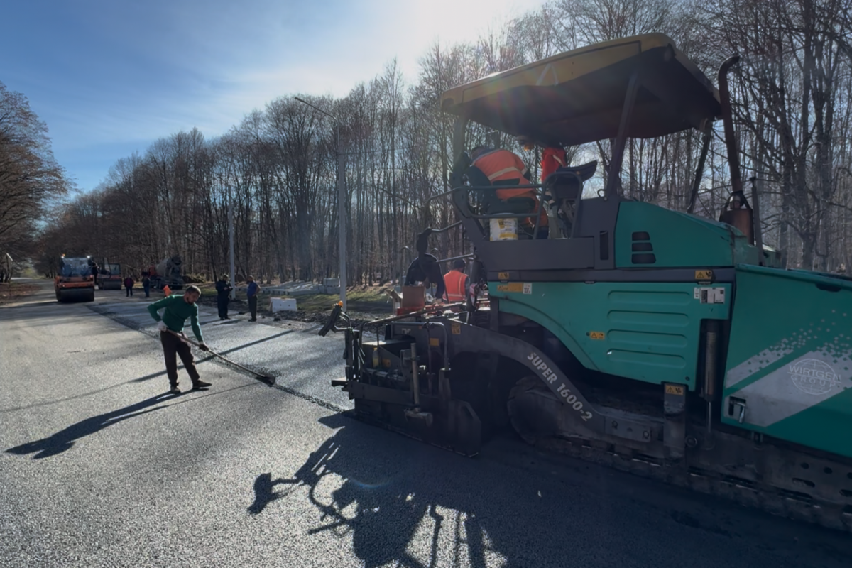 На участке автодороги Лескен-I – Верхний Лескен – Ташлы-Тала – Хазнидон завершается укладка верхнего слоя асфальта