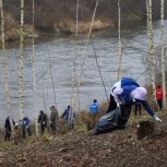 Финальный рывок. «Единая Россия» завершает серию субботников на набережной у Крепостной стены