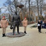 В Шахтёрске (ДНР) при содействии «Единой России» открыли памятник дважды Герою Советского Союза