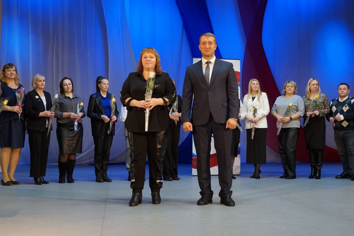 Бийские единороссы приняли в партию больше 100 горожан