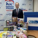 Депутат Евгений Селиверстов передал настольные игры и книги для маленьких пациентов онкоцентра имени Блохина