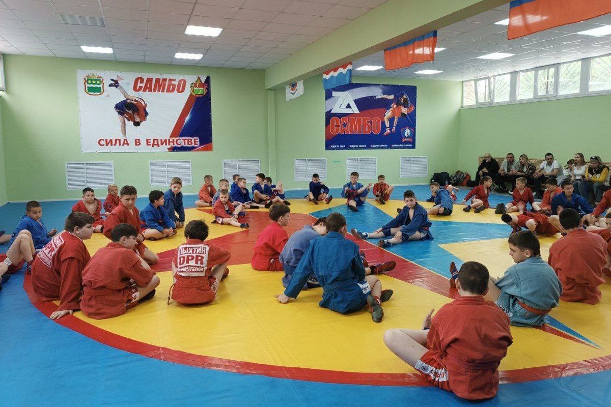 На соревнования, посвященные Всероссийскому дню самбо, в Приамурье впервые приехали гости из ДНР