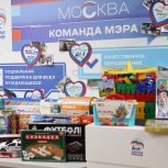 Председатель Мосгордумы Алексей Шапошников передал подарки для маленьких пациентов столичных больниц