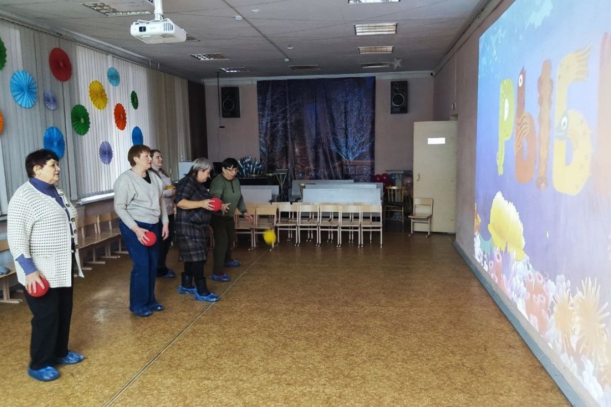 В рамках партпроекта «Старшее поколение» в Вихоревке организовали путешествие в мир интерактивных игр