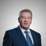Борис Хохряков поздравил югорчанок с Днём матери