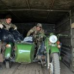 Транспорт, спецтехника, генераторы, бензопилы, бронежилеты, медикаменты: «Единая Россия» доставила грузы военнослужащим на передовую