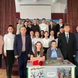 «Единая Россия» открыла в Ивановке Херсонской области Парту Героя в честь участника Курской битвы