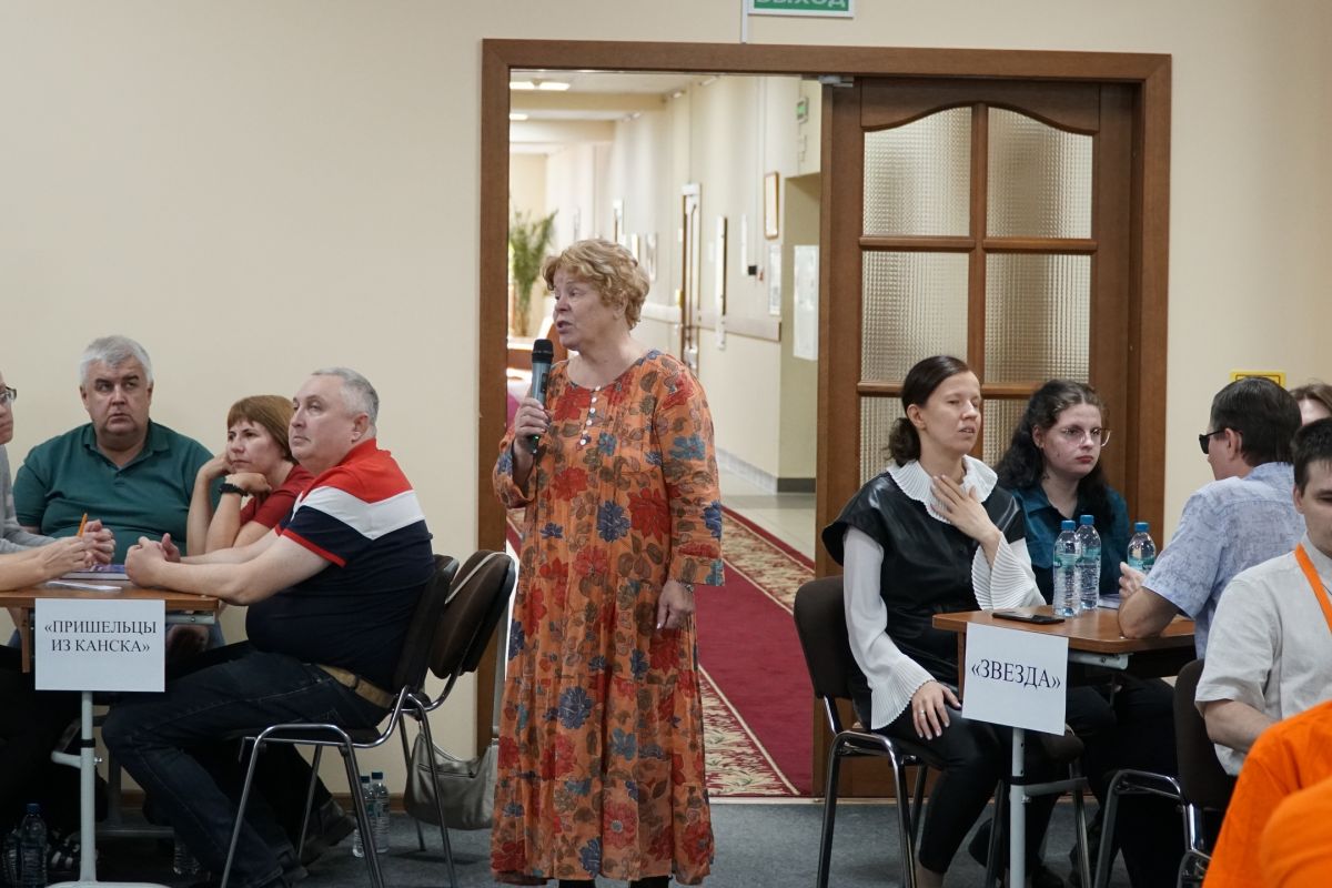 В Красноярске состоялся краевой открытый турнир Всероссийского общества слепых по спортивной версии «Что? Где? Когда?»