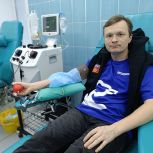 Поддержка донорства – вклад в здоровье нации: депутат Григорьев принял участие в акции по сдаче крови