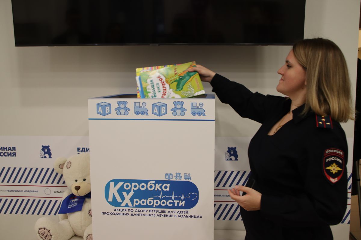 В свой профессиональный праздник сотрудница регионального МВД дала старт акции «Коробка храбрости»