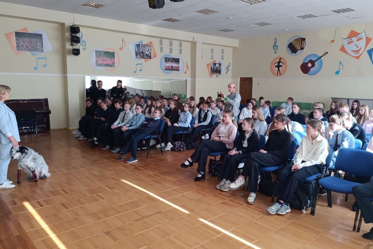 Марина Селезнева и волонтеры провели для детей и подростков «Уроки добра»