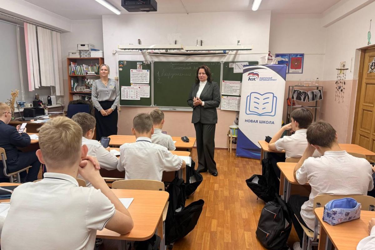 Елена Новицкая провела урок для учащихся владивостокской школы №11 в рамках «Доброй недели»