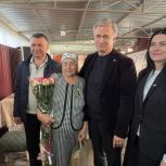 Активисты партии вручили медаль «За сохранение семейных ценностей»
