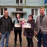 Партийцы передают поздравления в честь Дня матери