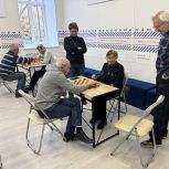 В штабах общественной поддержки «Единой России» в Оренбурге и Красноярске состоялись шахматные турниры