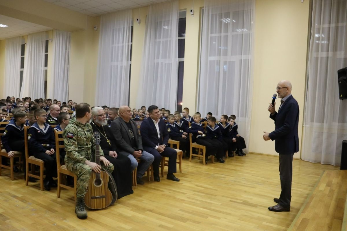 В Архангельске представители РВИО провели с кадетами Урок мужества