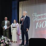 Вячеслав Погудин поздравил творческий коллектив Черноисточинского народного театра с юбилеем