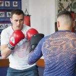«Единая Россия» организовала мастер-класс по кикбоксингу для военнослужащих в Приморском крае