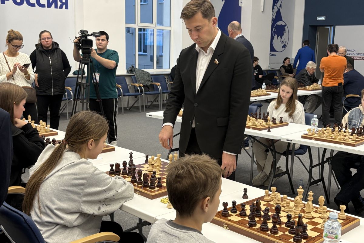 В Калуге и Обнинске при поддержке партии «Единая Россия» открылись шахматные клубы Сергея Карякина