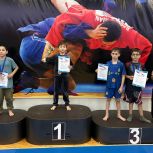 «Единая Россия» организовала в Кизляре соревнования ко Дню самбо