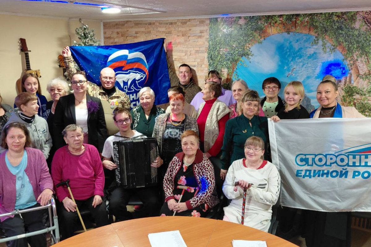 «Единая Россия» поздравила постояльцев Социального приюта с Днем матери