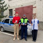 В Волгоградской области партийцы поздравили сотрудников органов внутренних дел с профессиональным праздником