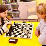 Шах и мат: единороссы организовали шахматный турнир