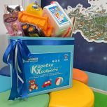 Игрушки, наборы для творчества, краски: «Единая Россия» передала новые «Коробки храбрости» для детей, проходящих лечение