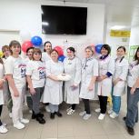 Единороссы устроили праздник для юных пациентов больницы Пойковского в Нефтеюганском районе ХМАО